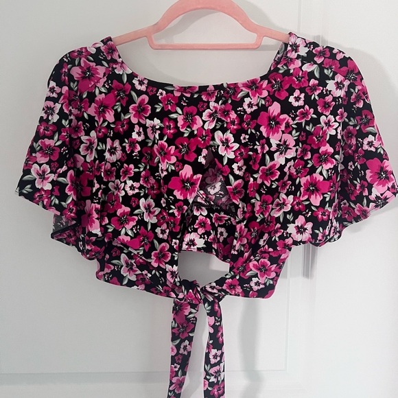 H&M Women's Floral Wrap CropTop - Pink and Black Size Medium - Picture 6 of 9